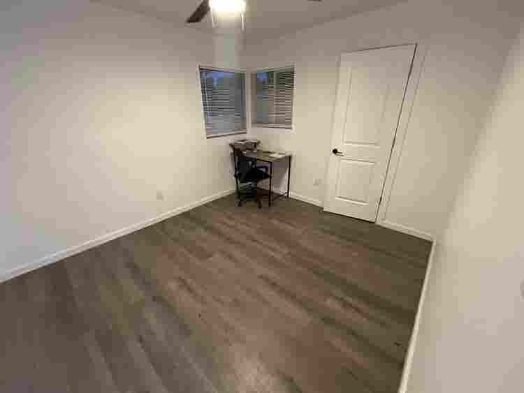 roommate wanted /se busca roomie