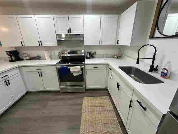 roommate wanted /se busca roomie