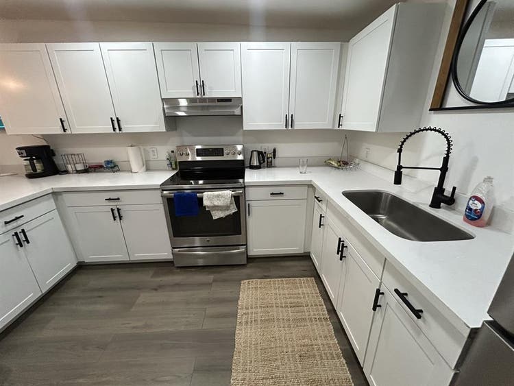 roommate wanted /se busca roomie