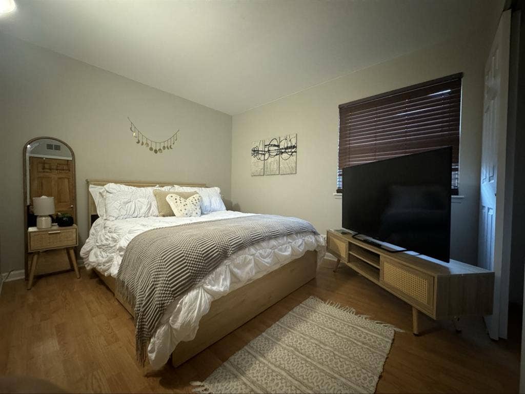 🏡 Room for Rent – Schaumburg, IL