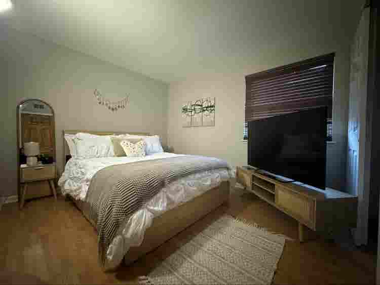 🏡 Room for Rent – Schaumburg, IL