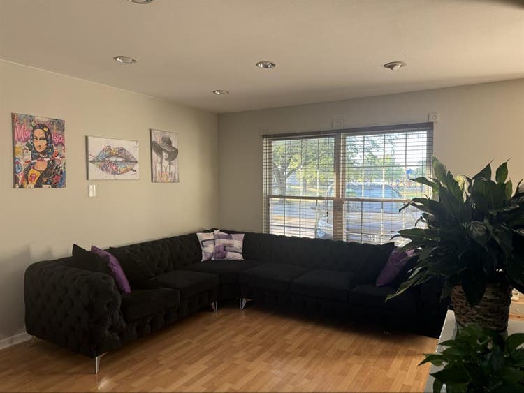 🏡 Room for Rent – Schaumburg, IL
