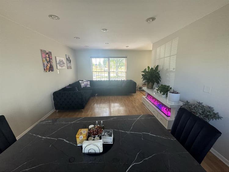 🏡 Room for Rent – Schaumburg, IL