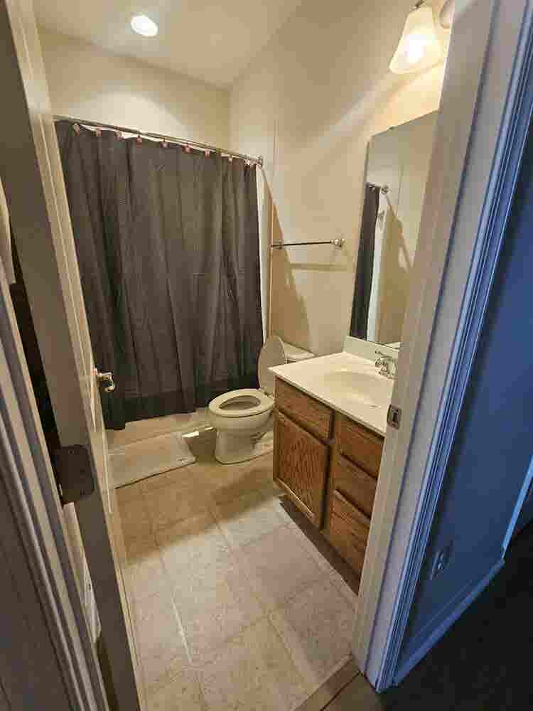 Bedroom with Atrached Bathroom