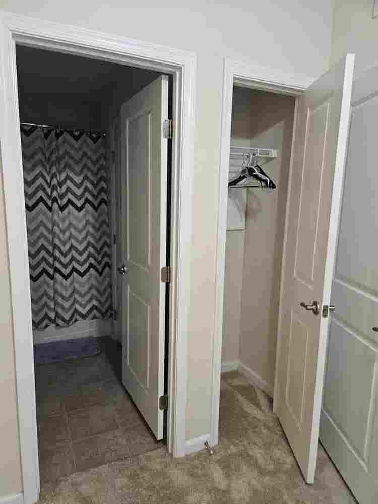 Bedroom with Atrached Bathroom
