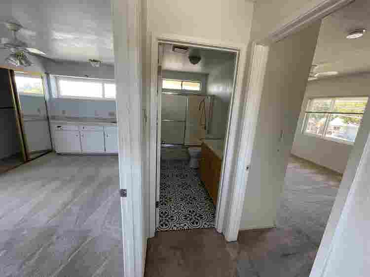 Room in SLO Lake house with jacuzzi