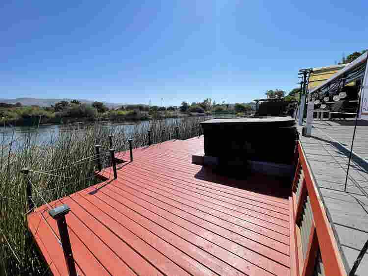 Room in SLO Lake house with jacuzzi