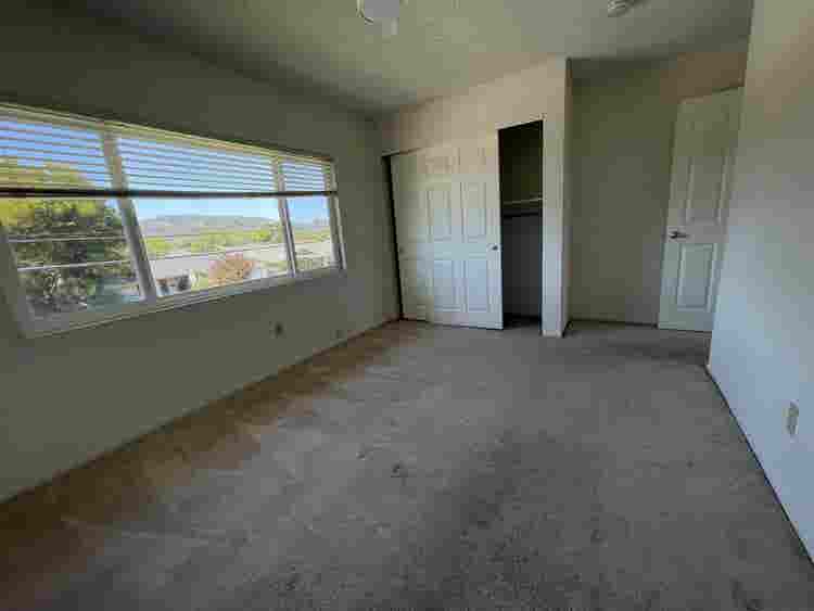 Room in SLO Lake house with jacuzzi