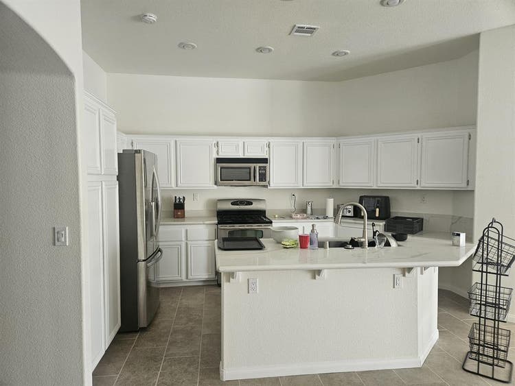 Room and Private bathroom for Rent