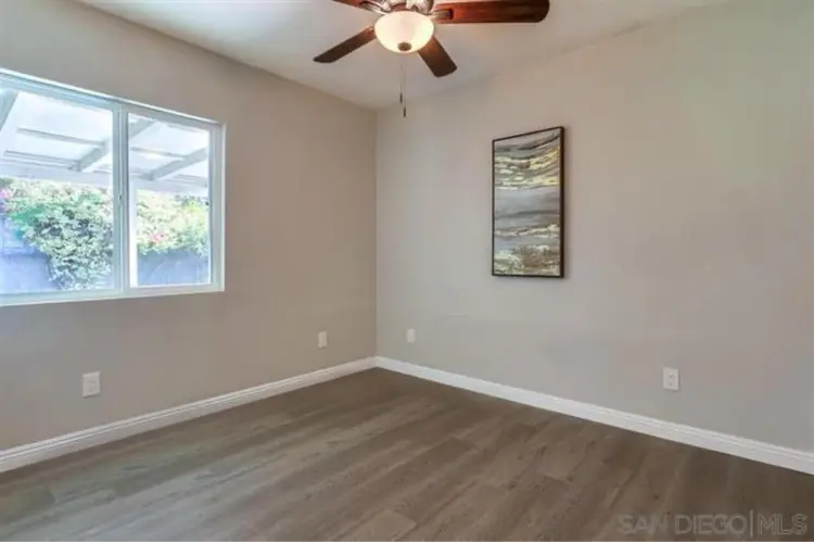 Room for Rent - Available Nov