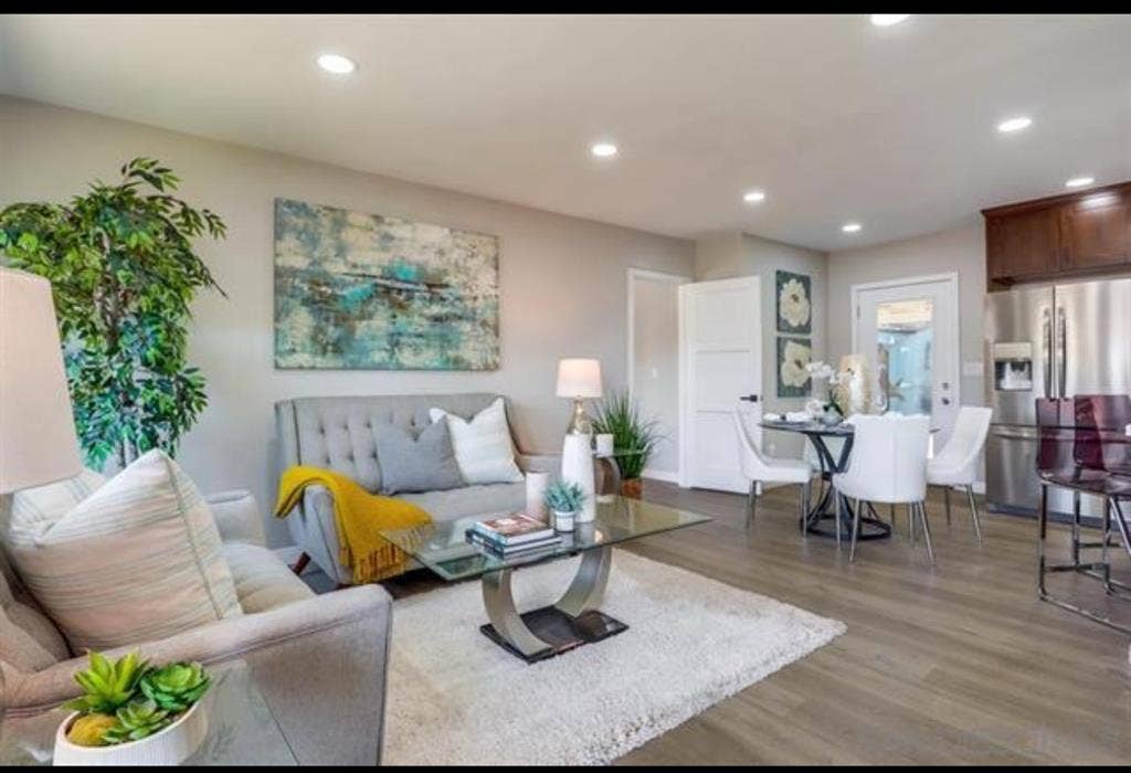 Room for Rent - Available Nov