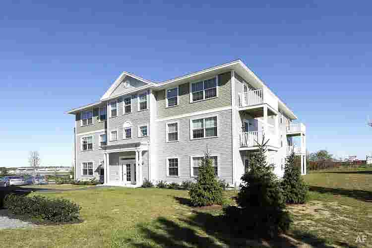 Riverside Apartment Listing
