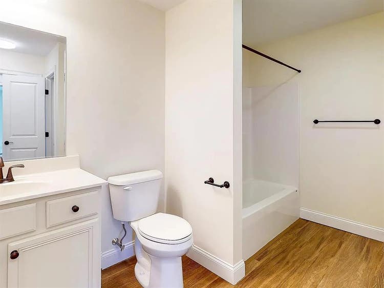 Riverside Apartment Listing