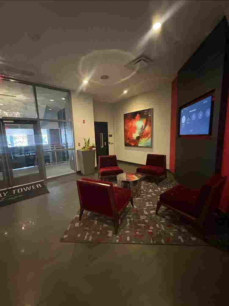 Takeover lease in Del Ray!