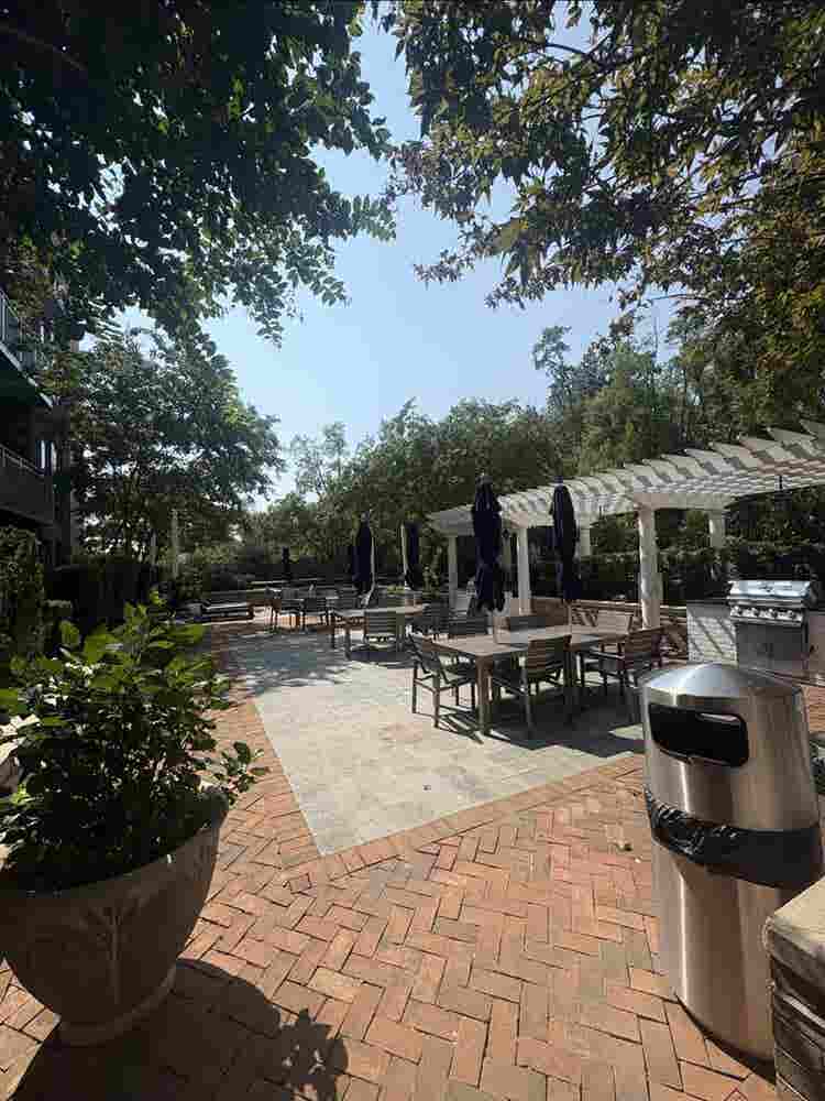 Takeover lease in Del Ray!