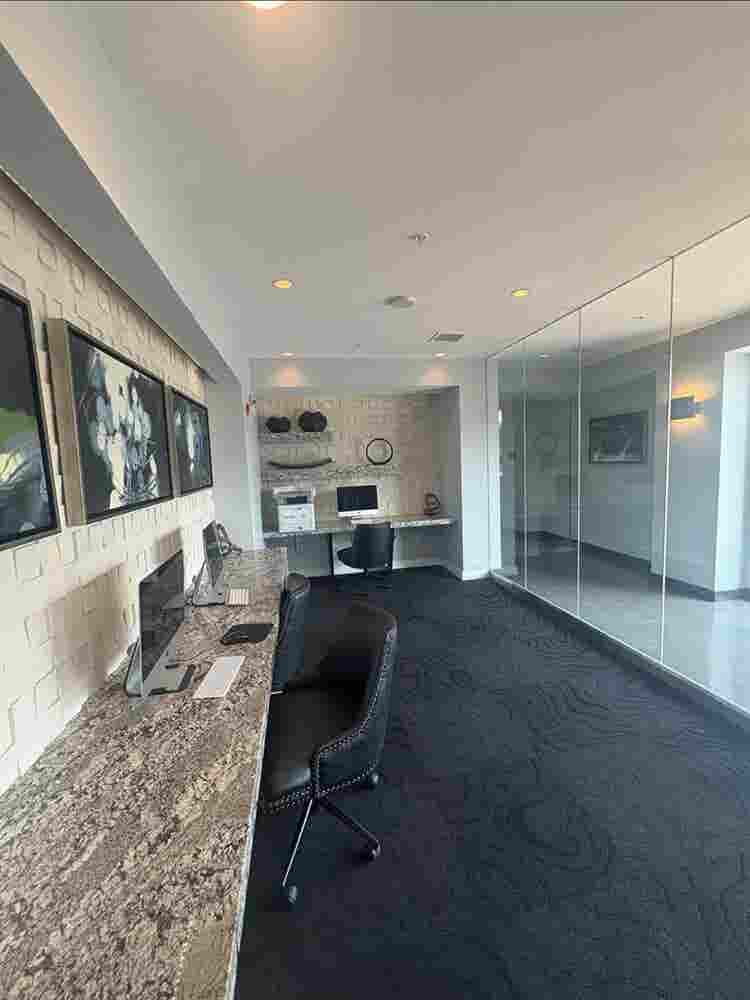 Takeover lease in Del Ray!
