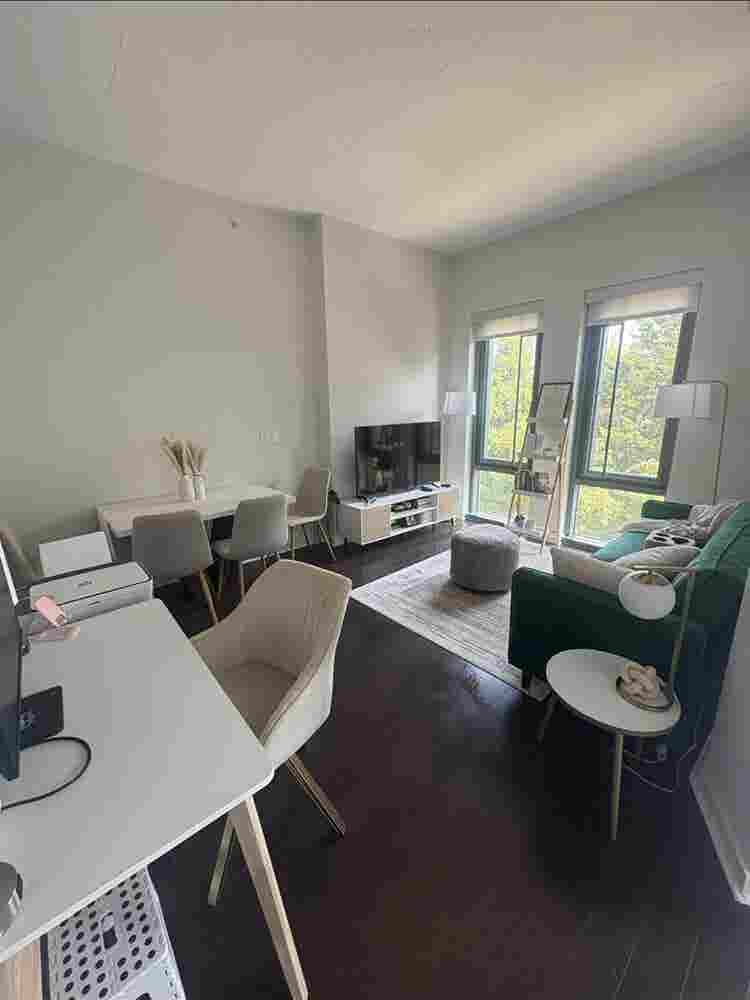 Takeover lease in Del Ray!