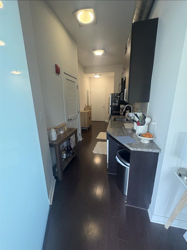 Takeover lease in Del Ray!
