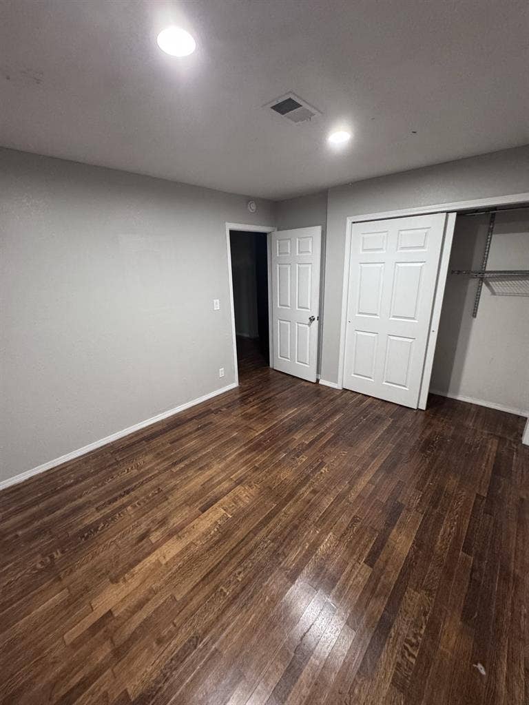 ISO roomate