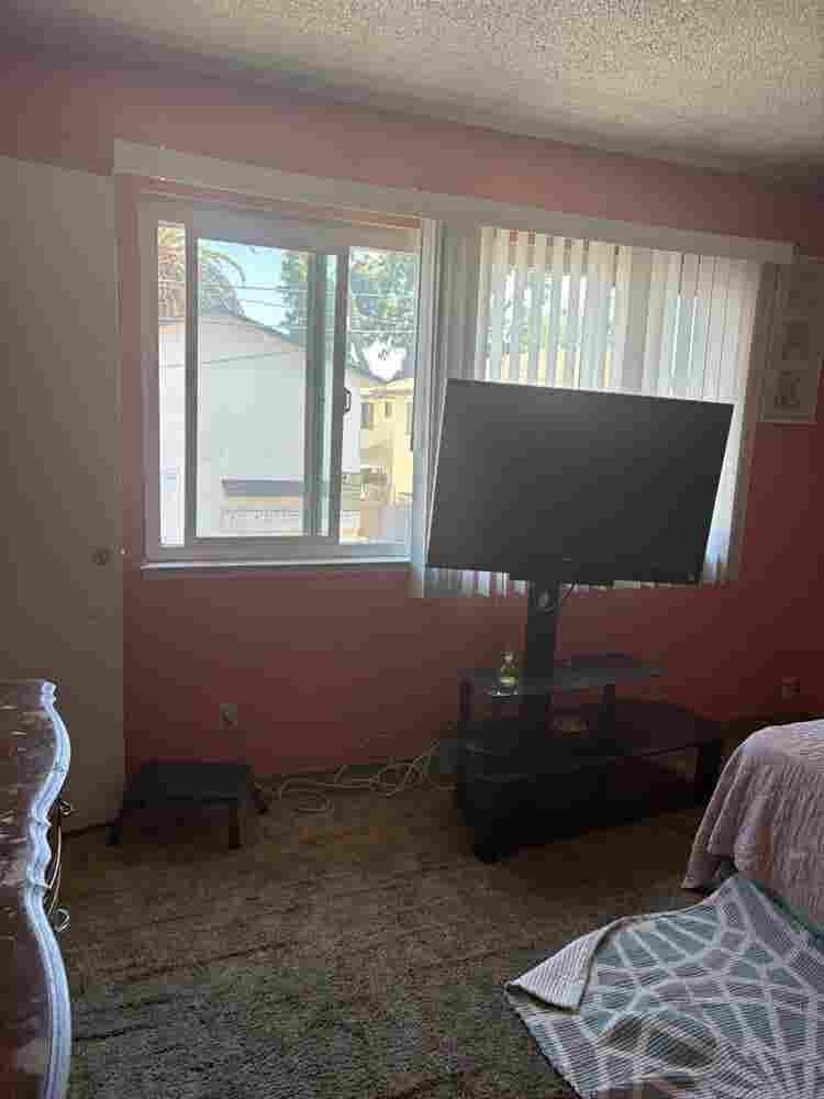 Large furnish room for rent
