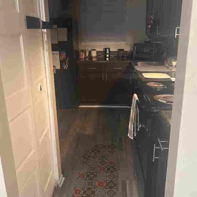 Looking for a female roommate ’s