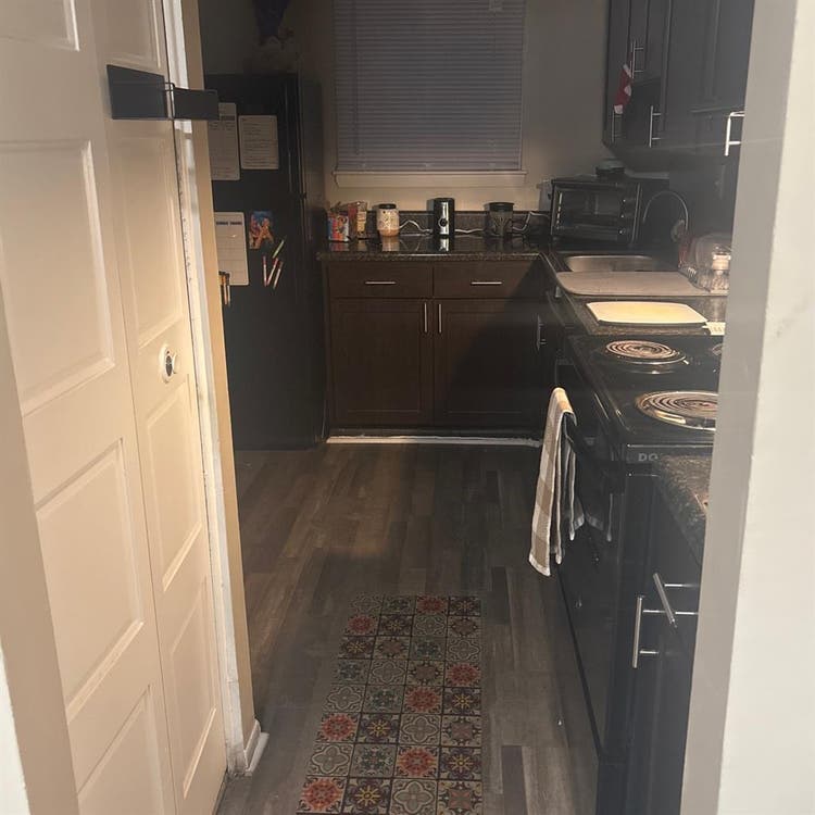 Looking for a female roommate ’s