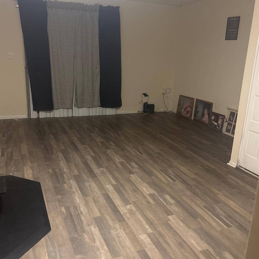Looking for a female roommate ’s