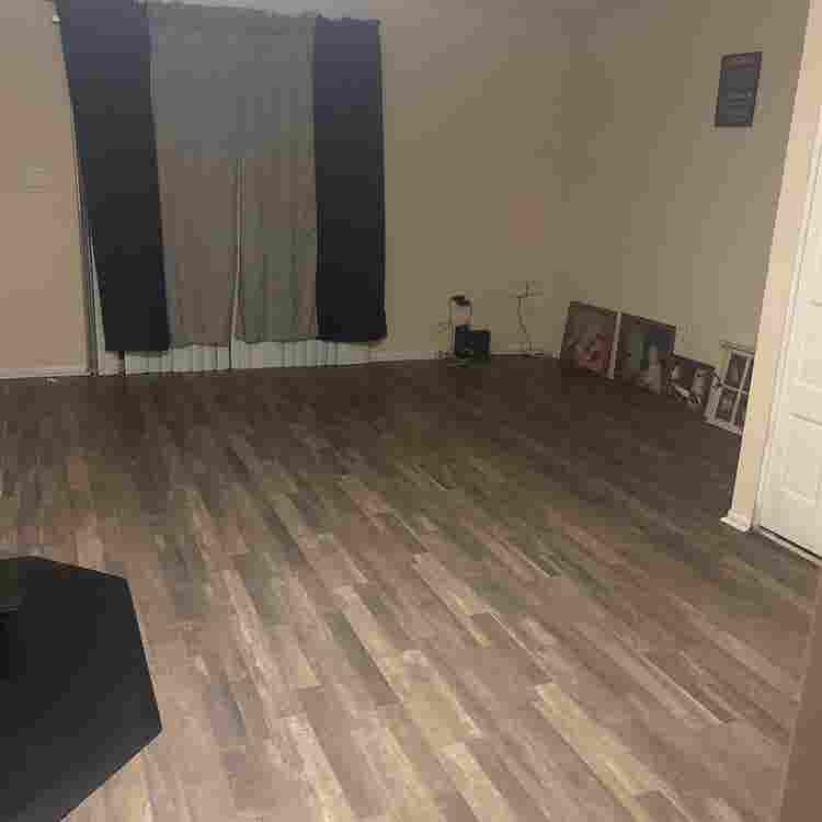 Looking for a female roommate ’s
