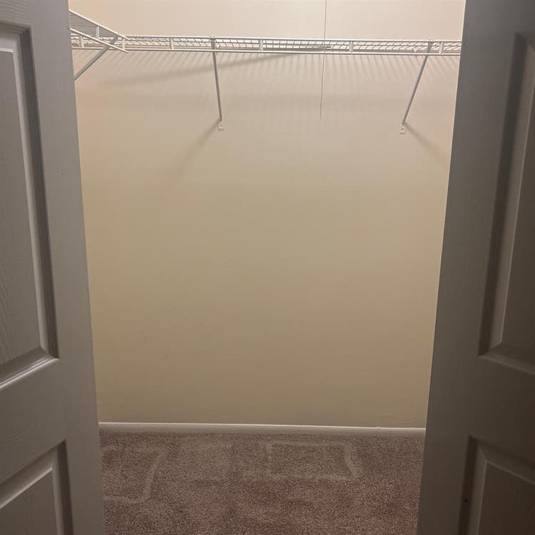 Looking for a female roommate ’s