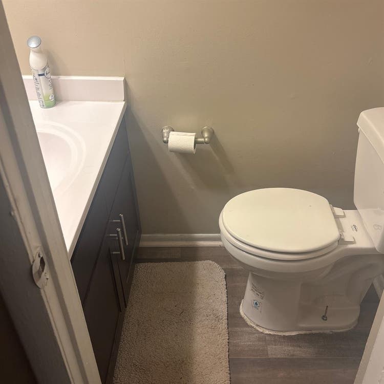 Looking for a female roommate ’s