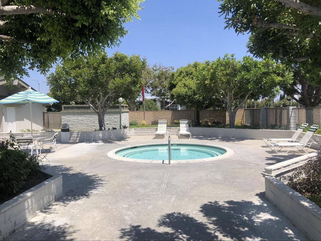 Room for rent October 1st