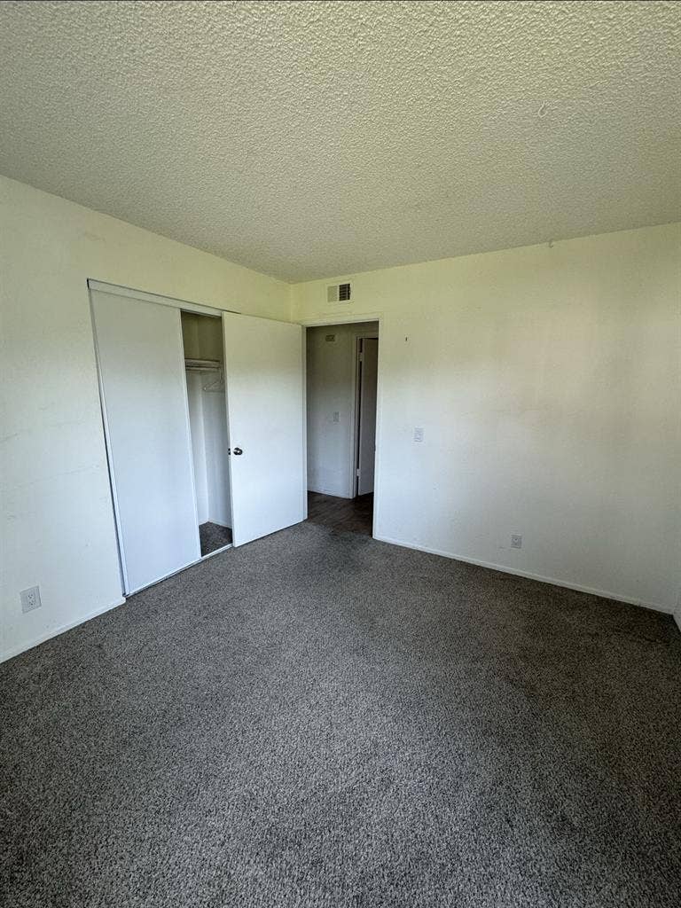 Room for rent October 1st