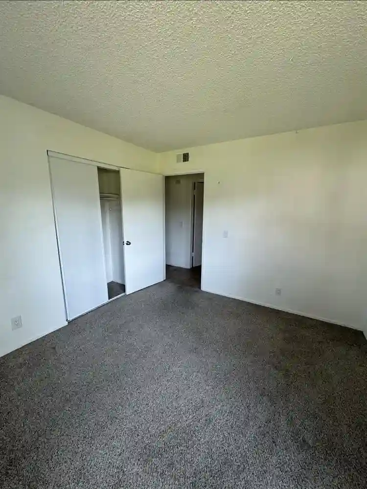 Room for rent October 1st