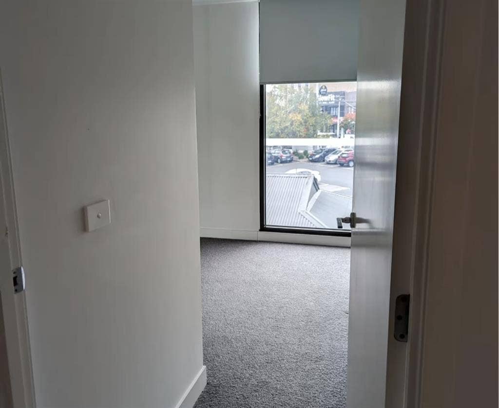 Room available w/ private bathroom