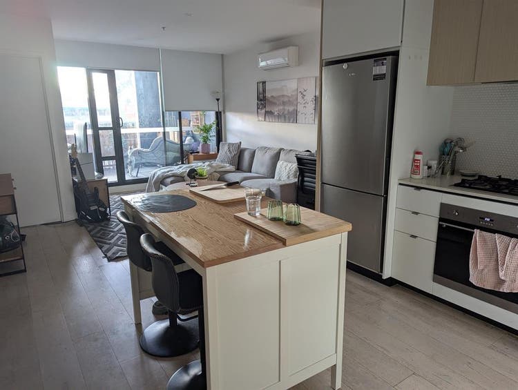 Room available w/ private bathroom