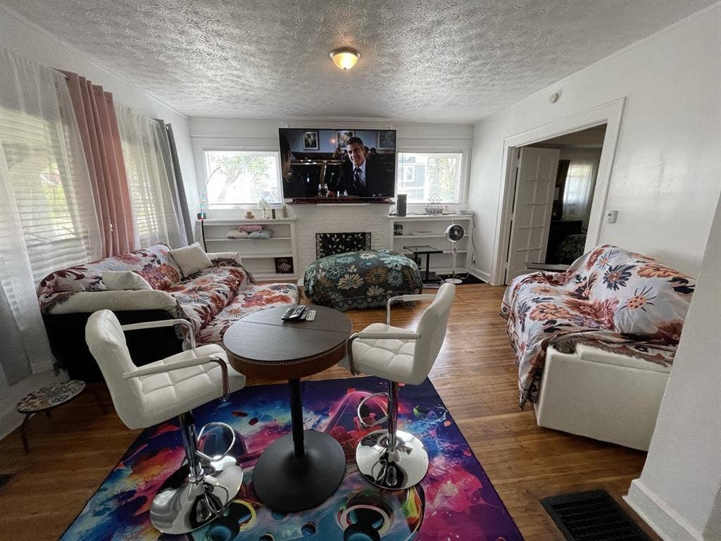 FULL FURNISHED CONDO-PROFESSIONALS!