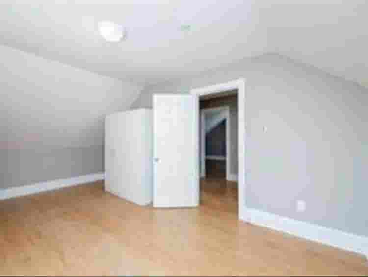 Large Room for rent!