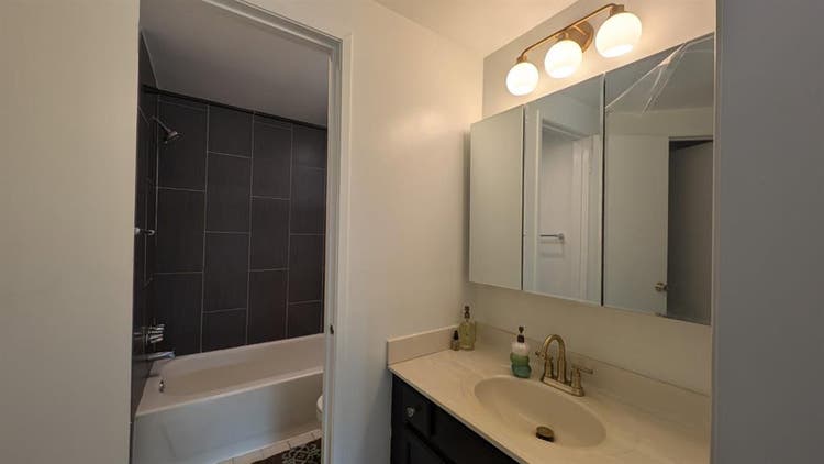 Spacious room in North Bethesda