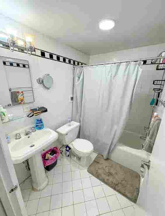 ✨ Room Available in Midtown South ✨