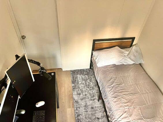 ✨ Room Available in Midtown South ✨