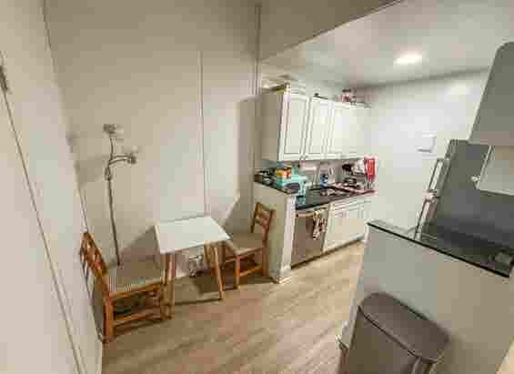 ✨ Room Available in Midtown South ✨