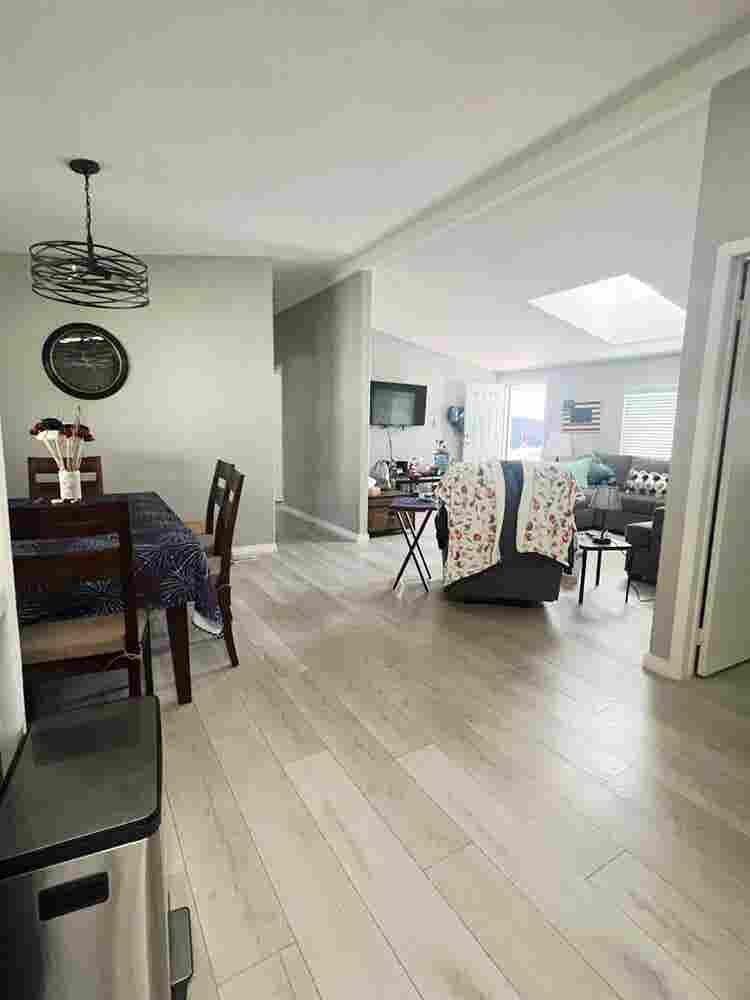 SENIOR   Roommates Wanted