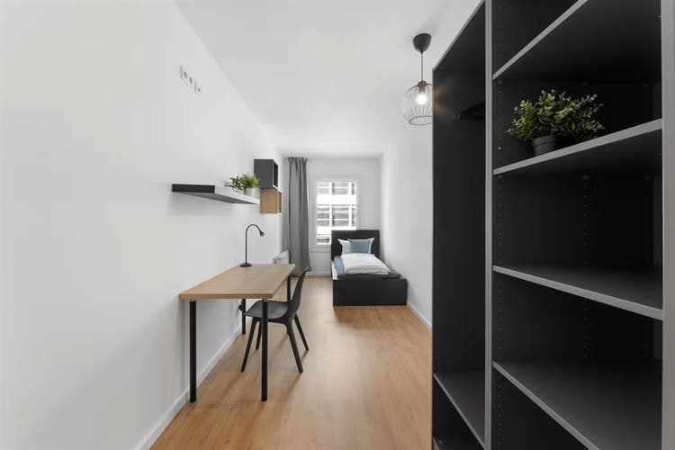 private room in apartment