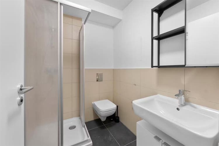 private room in apartment