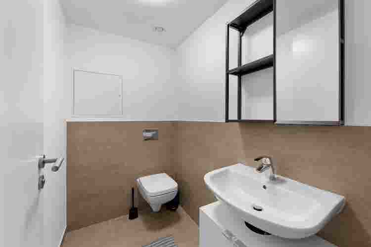 private room in apartment
