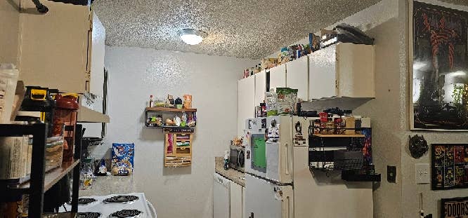 Room for rent in 2BR Townhome