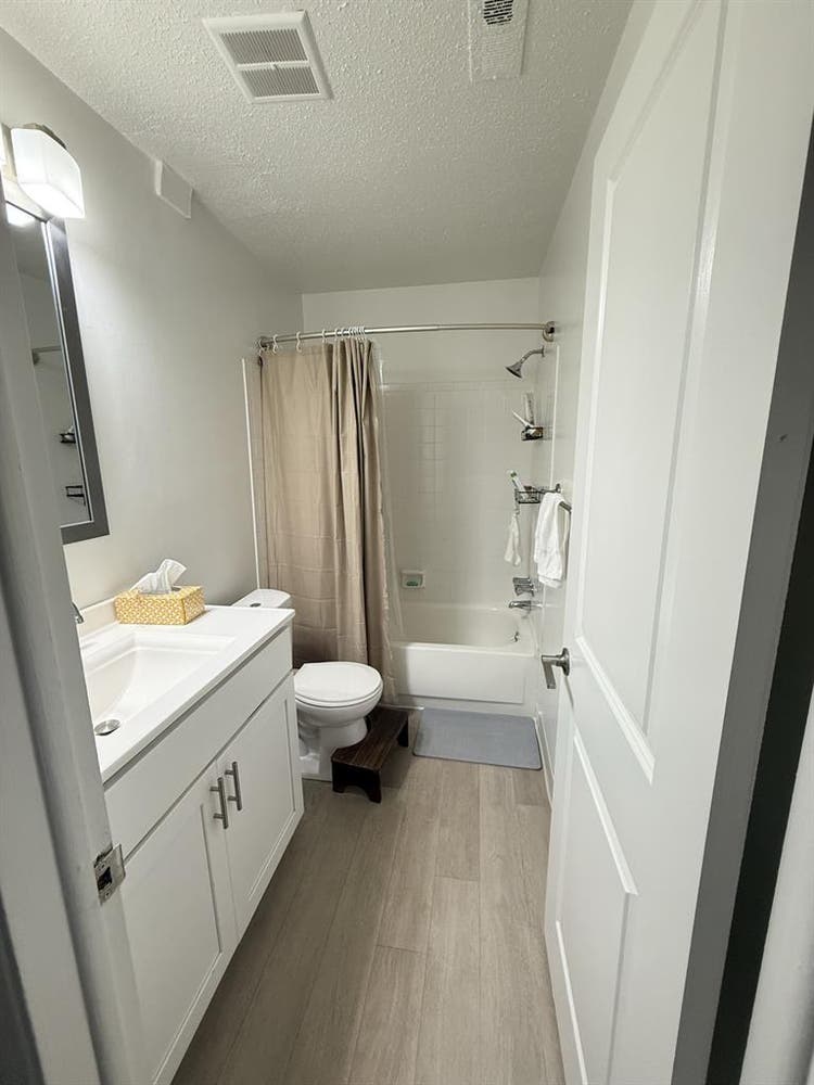 Need a roommate for my Canton apt!