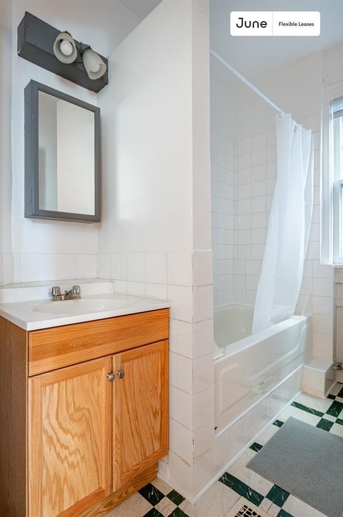 2 BR in Chicago