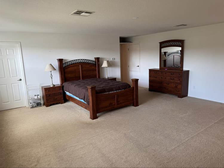Luxury home with Massage Chair