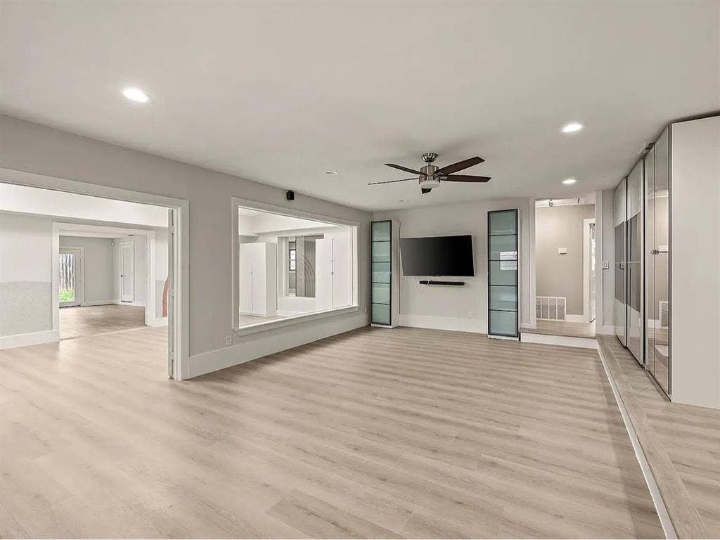 Modern house - room for rent